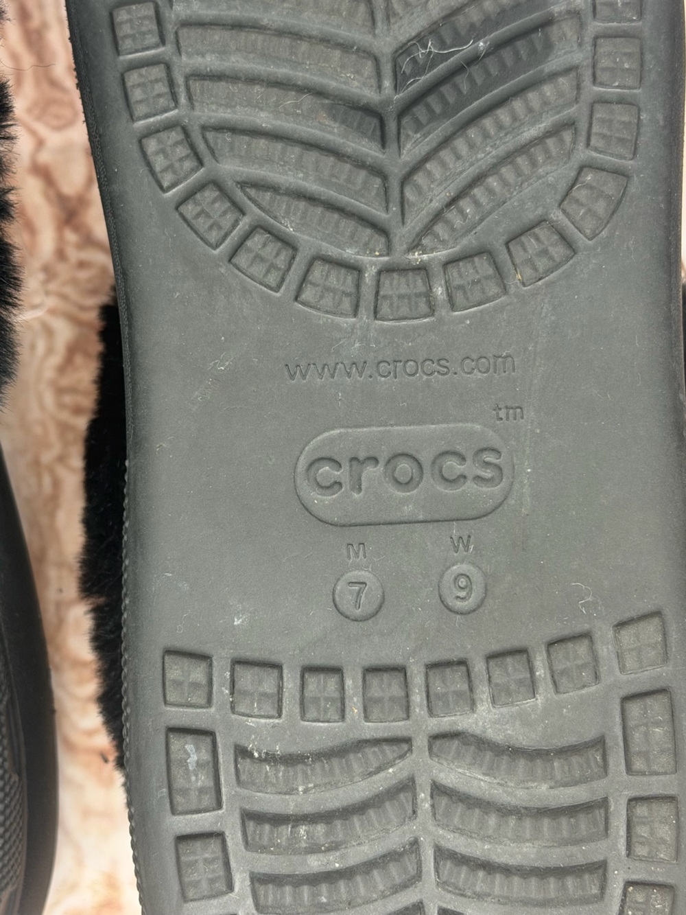 Crocs Black Faux Fur Slide Clogs Women’s Size 9 / Men’s Size 7 - Picture 6 of 8